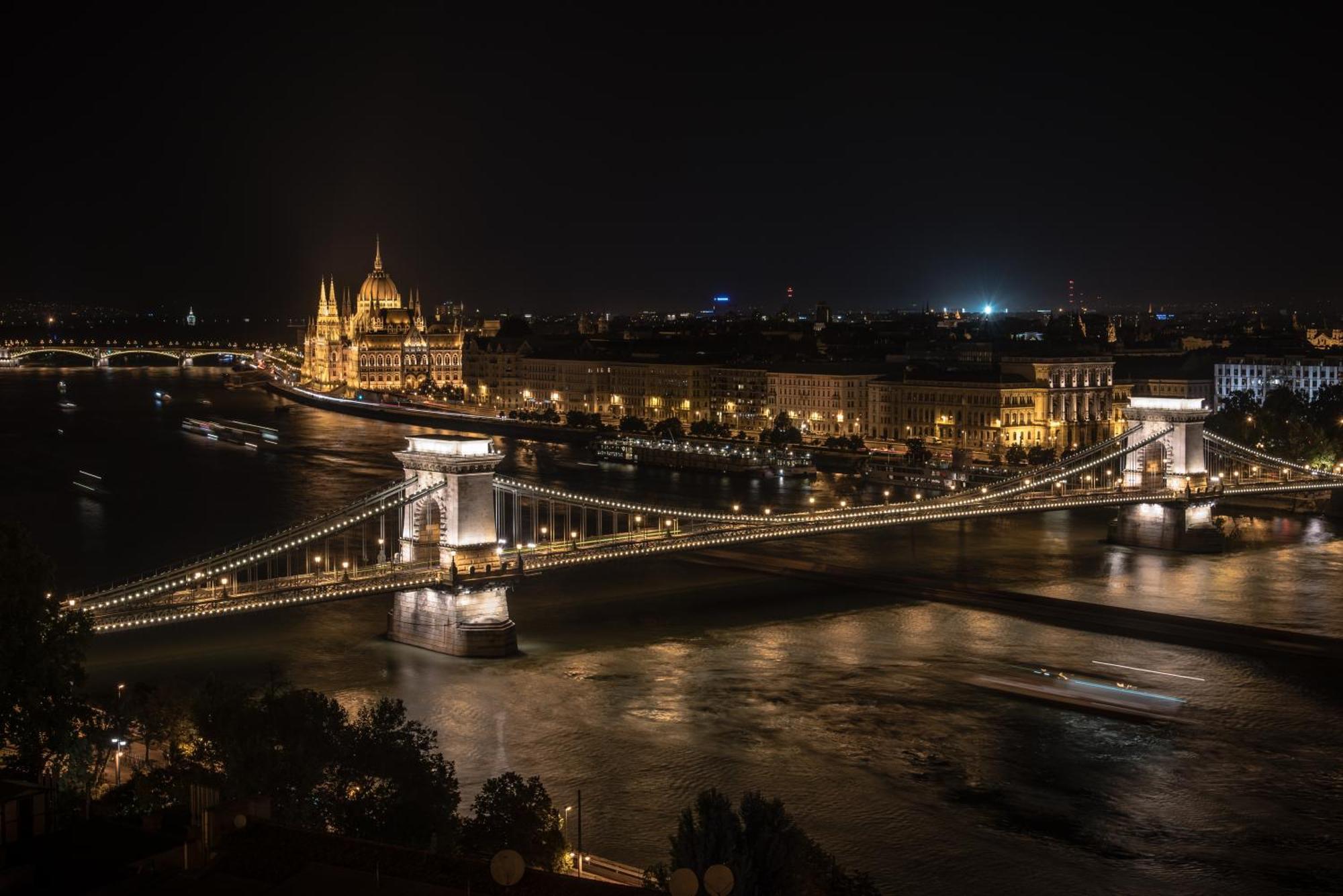 Bright Apartment In The Most Beautiful Street Of Budapest Vaci Street, Fashion Street บูดาเปสต์ ภายนอก รูปภาพ