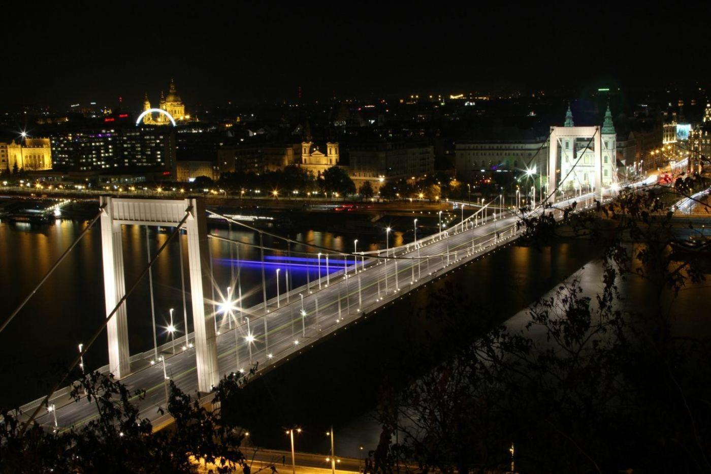 Bright Apartment In The Most Beautiful Street Of Budapest Vaci Street, Fashion Street บูดาเปสต์ ภายนอก รูปภาพ