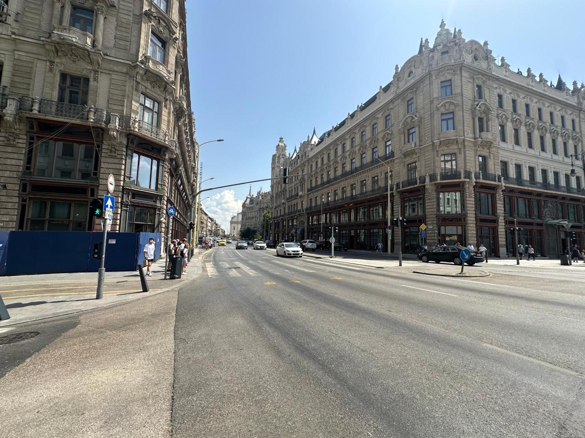 Bright Apartment In The Most Beautiful Street Of Budapest Vaci Street, Fashion Street บูดาเปสต์ ภายนอก รูปภาพ
