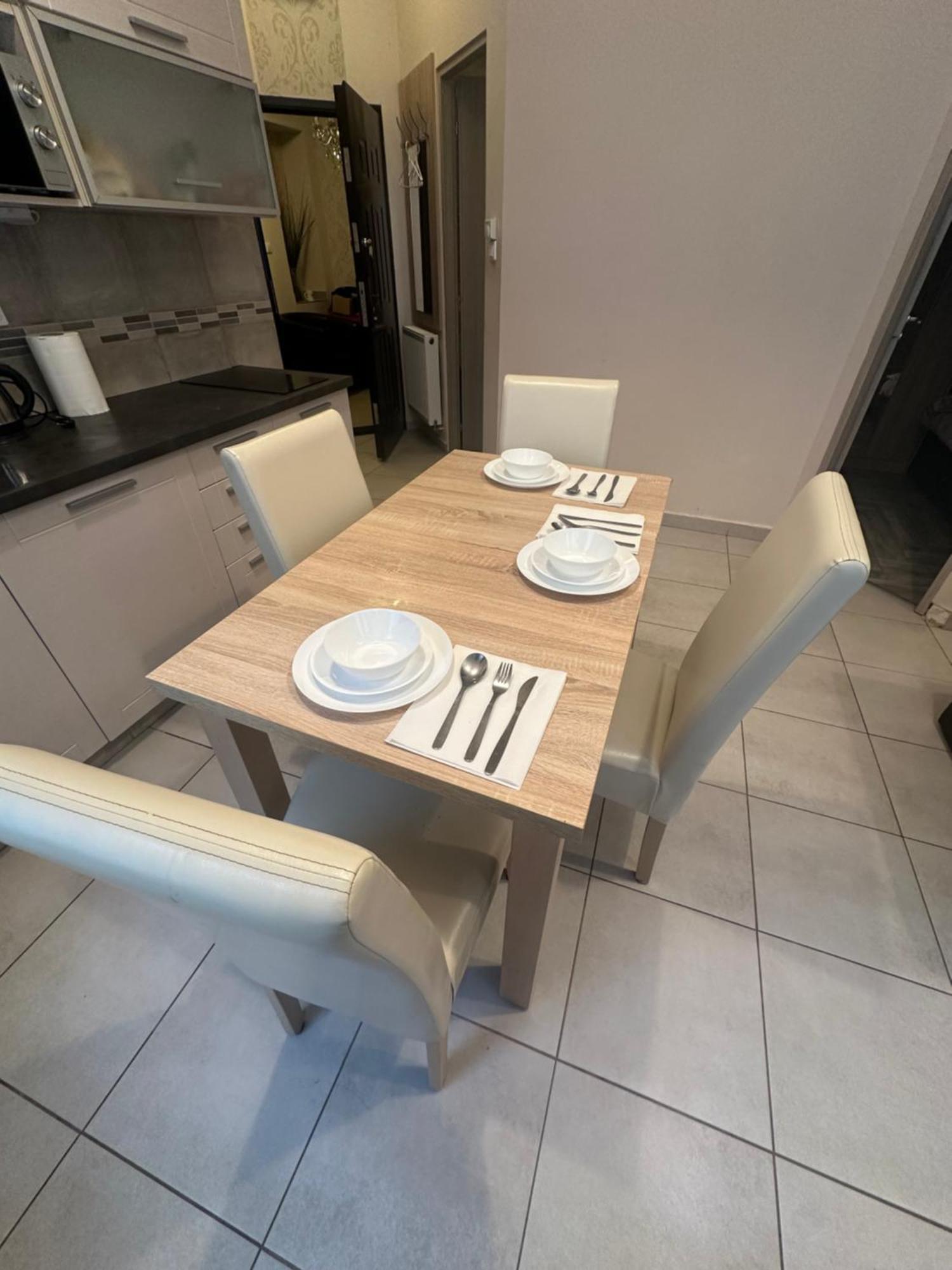 Bright Apartment In The Most Beautiful Street Of Budapest Vaci Street, Fashion Street บูดาเปสต์ ภายนอก รูปภาพ